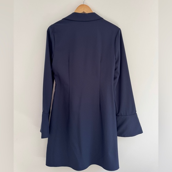 Cinq à Sept Mckenna Dress size L
Navy
Worn once perfect condition - Picture 5 of 6